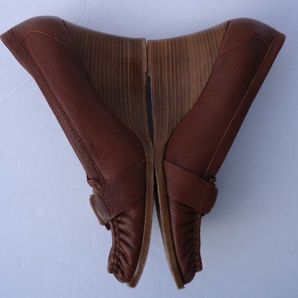 SIZE 10. Michael Michael Kors leather wedge shoes. - Picture 3 of 8